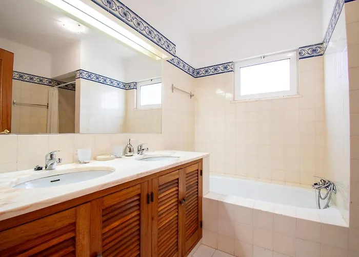 Casa Miguel - Family-friendly 3-bedroom With Private Pool * Carvoeiro (Lagoa)