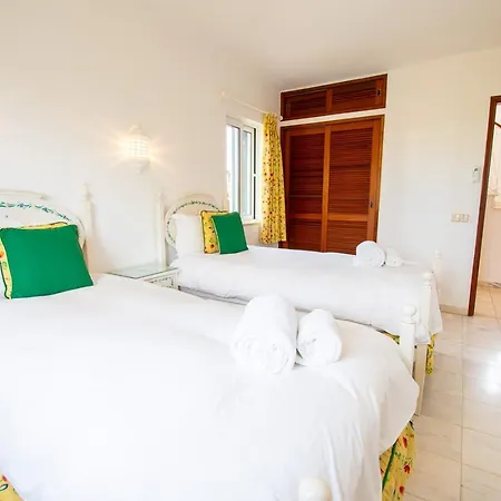 Вилла Casa Miguel - Family-friendly 3-bedroom With Private Pool Карвоейру